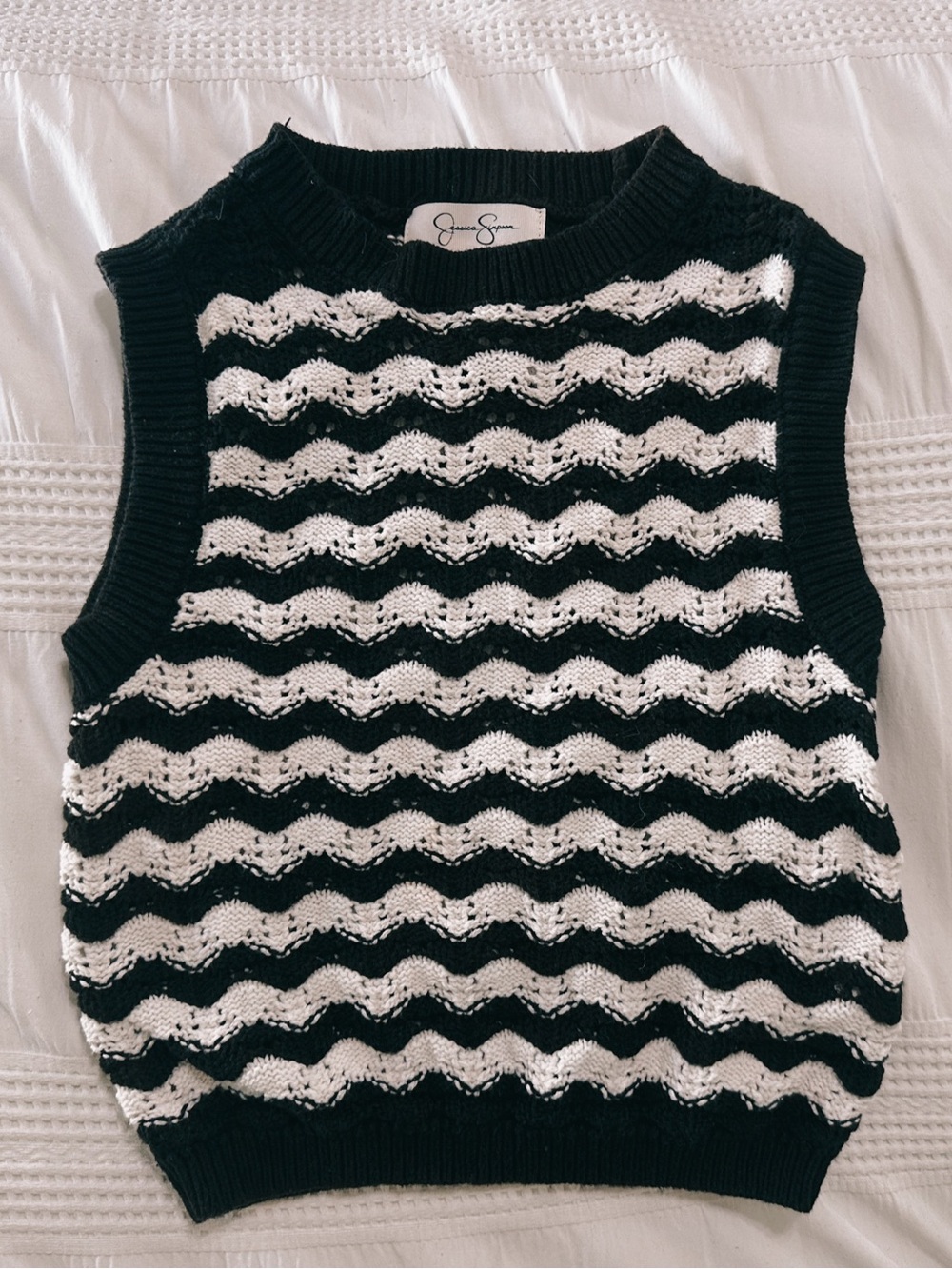 Jessica Simpson Black & White Chevron Knit Sleeveless Tank